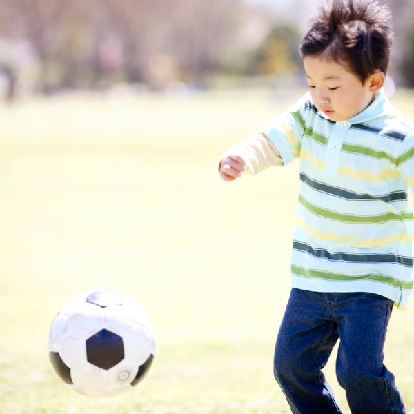 横浜では幼児もサッカーを楽しみながら学べます